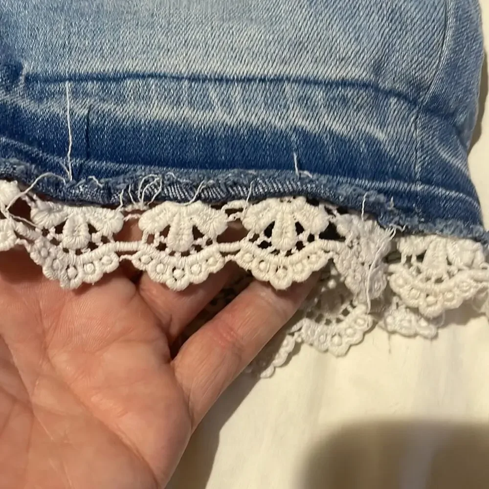 Old navy 5 denim stretch shorts cream leg lace trim euc worn once never dried